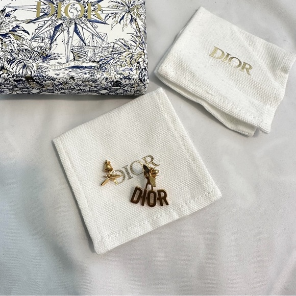 DIOR - DIO(R)EVOLUTION EARRINGS💛 - Picture 5 of 8